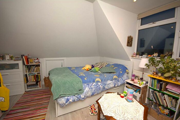 Studio To Rent In Sherwood Road, London, NW4