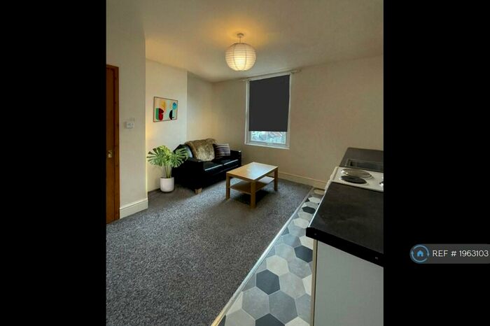 1 Bedroom Flat To Rent In Aston Road, Leeds, LS13