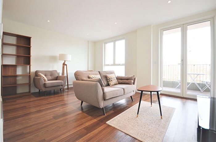 1 Bedroom Flat To Rent In Rosenburg Road, London, W3