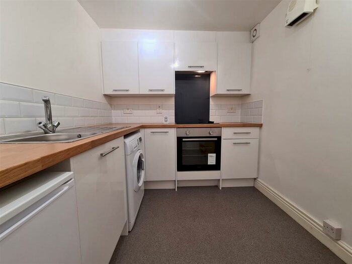 2 Bedroom Flat To Rent In Bridge Street, Thrapston, Kettering, NN14