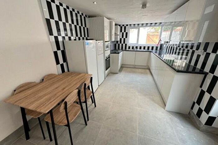 5 Bedroom Terraced House To Rent In Dogfield Street Cardiff, CF24