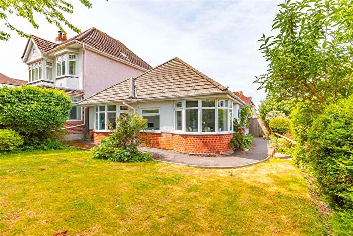 3 Bedroom Bungalow For Sale In Spacious, Well Presented, Level Access Bungalow In Elmsway, BH6