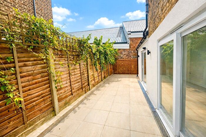 2 Bedroom Flat To Rent In Fairmead Road, Upper Holloway, London, N19