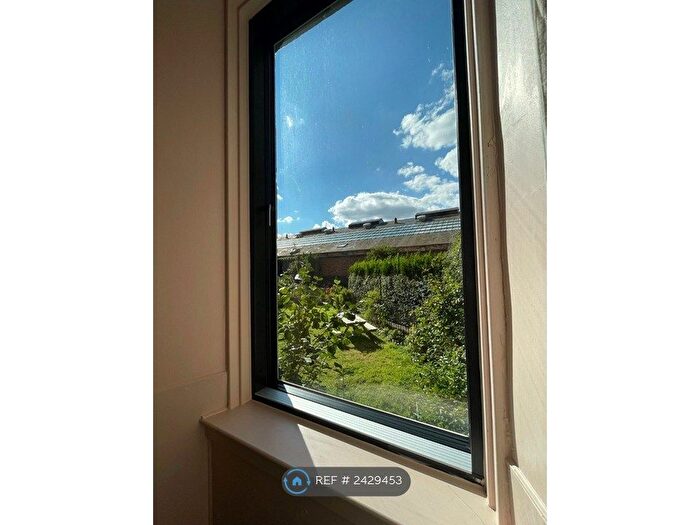 2 Bedroom Flat To Rent In Sloan Street, Edinburgh, EH6