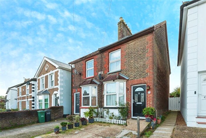2 Bedroom Semi-Detached House For Sale In Earlswood Road, Redhill, Surrey, RH1