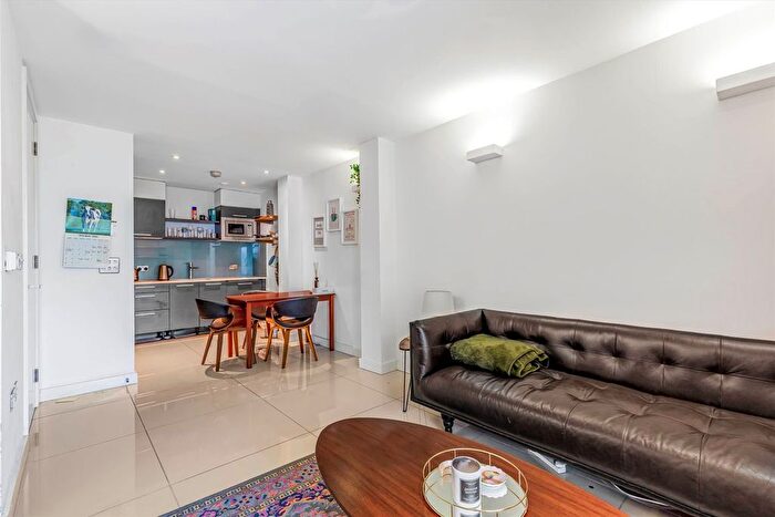 1 Bedroom Flat To Rent In Richmond Road, London, E8