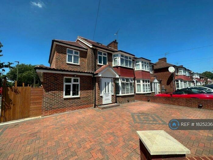 5 Bedroom Semi-Detached House To Rent In Braemar Gardens, London, NW9