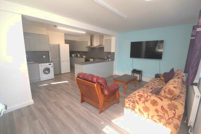 10 Bedroom Semi-Detached House To Rent In Christchurch Rd, Reading, RG2