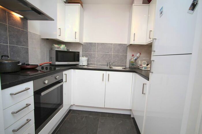 1 Bedroom Flat To Rent In High Street, Epsom, KT19