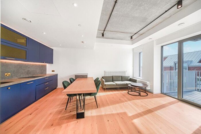 2 Bedroom Flat To Rent In Goodluck Hope Walk, Orchard Place, Poplar, London, E14