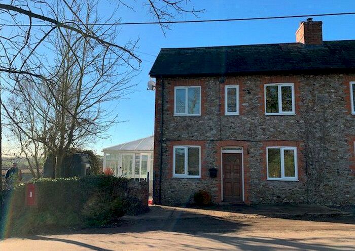 3 Bedroom Semi-Detached House To Rent In Colyton EX24