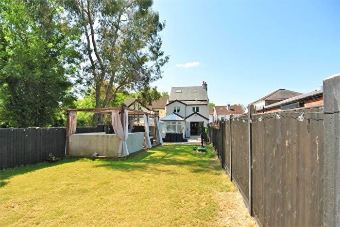 5 Bedroom Detached House To Rent In Addlestone, KT15