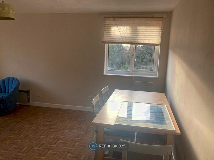 2 Bedroom Flat To Rent In Southfield Park, Oxford OX4