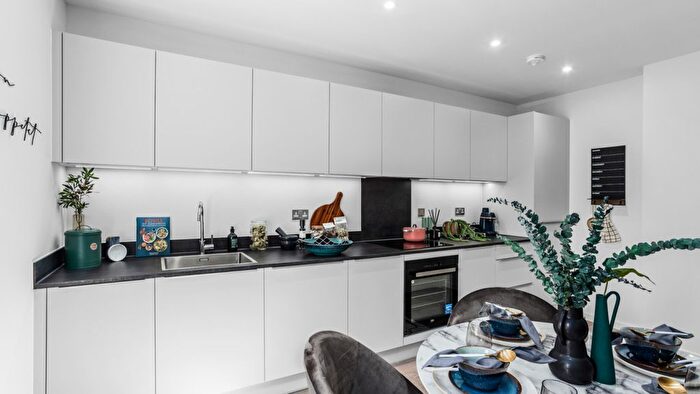 2 Bedroom Flat For Sale In Mary Neuner Road, London, N8