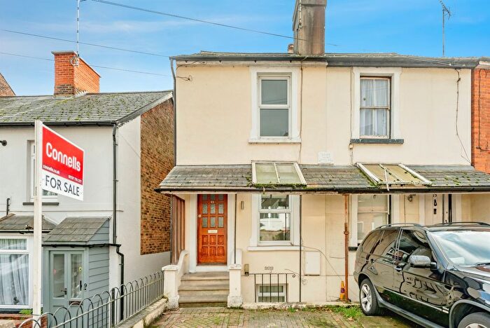 2 Bedroom Maisonette For Sale In Garlands Road, Redhill, RH1