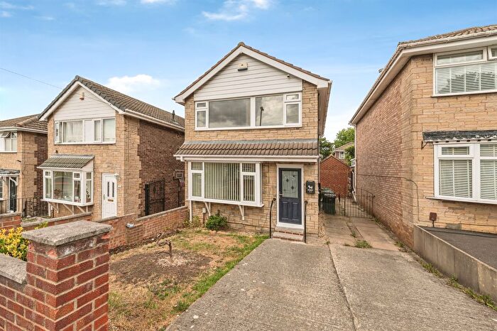 3 Bedroom Detached House For Sale In Elm Road, Dewsbury, WF13