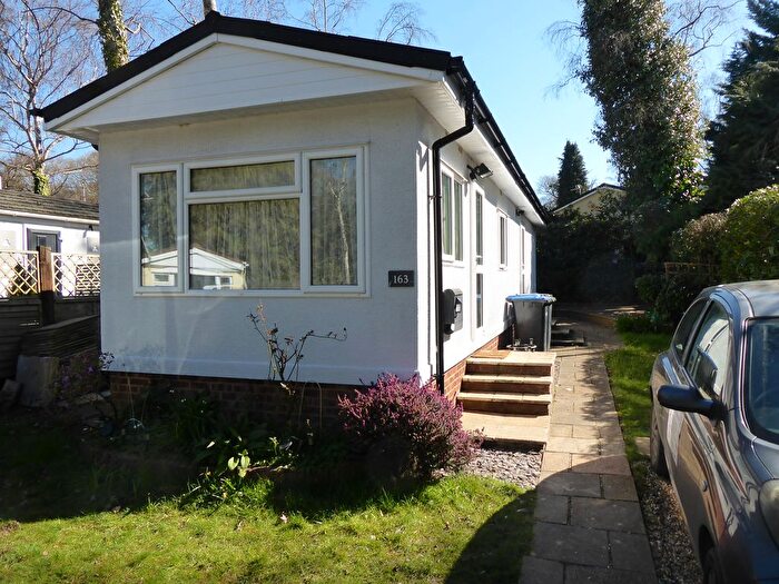2 Bedroom Mobile/park Home For Sale In Fangrove Park, Lyne Lane, Chertsey, KT16