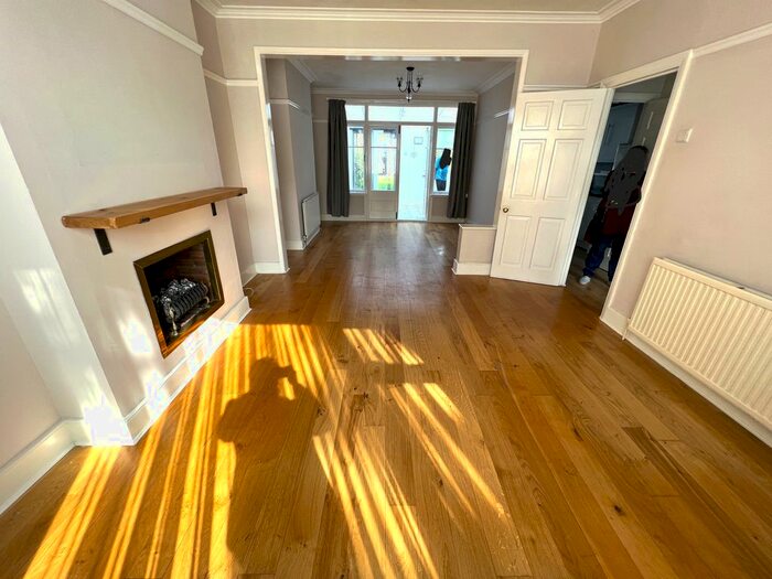 3 Bedroom Terraced House To Rent In Cherrydown Avenue, Chingford, E4