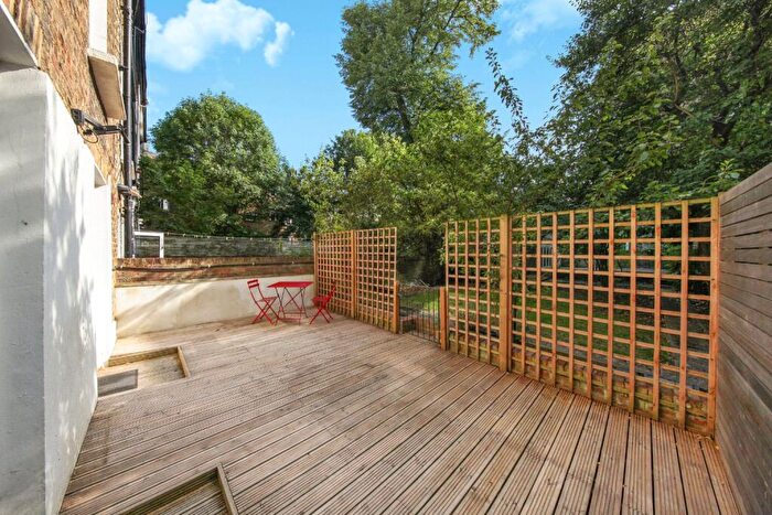 2 Bedroom Flat For Sale In Fordwych Road, Kilburn, NW2