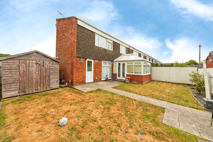3 Bedroom End Of Terrace House For Sale In College Close, Prenton, Merseyside, CH43