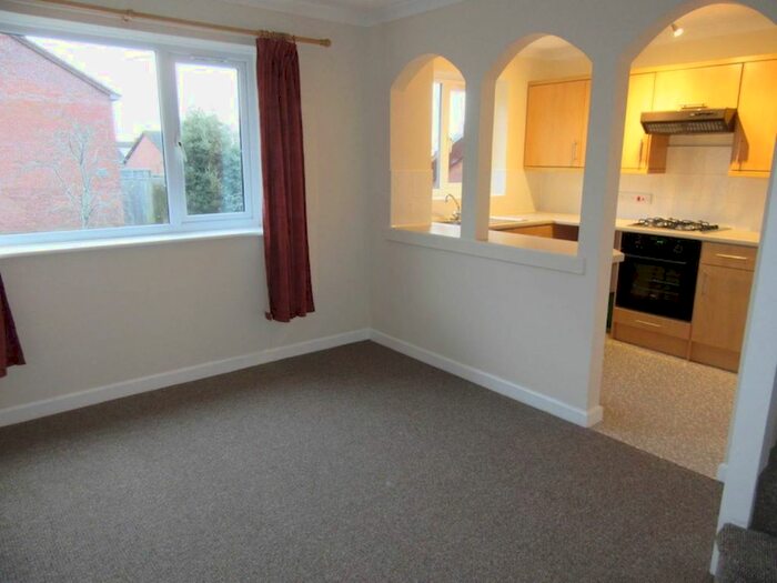 1 Bedroom Flat To Rent In Linnet Close, Exeter EX4