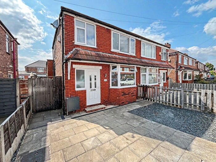 3 Bedroom Semi-detached House For Sale In Pembroke Drive, Bury, BL9