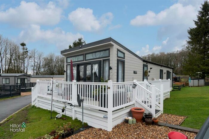 2 Bedroom Mobile/park Home For Sale In Eaves Hall Lane, West Bradford, Clitheroe, BB7