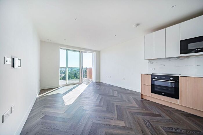1 Bedroom Flat To Rent In Silkstream, Hendon, London, NW9