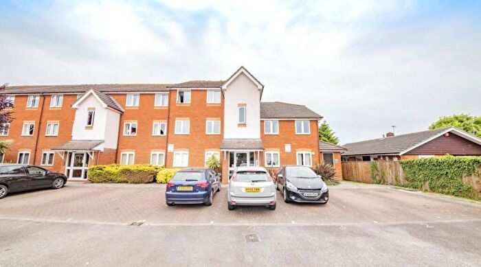 2 Bedroom Apartment For Sale In Firs Avenue, Windsor, Berkshire, SL4