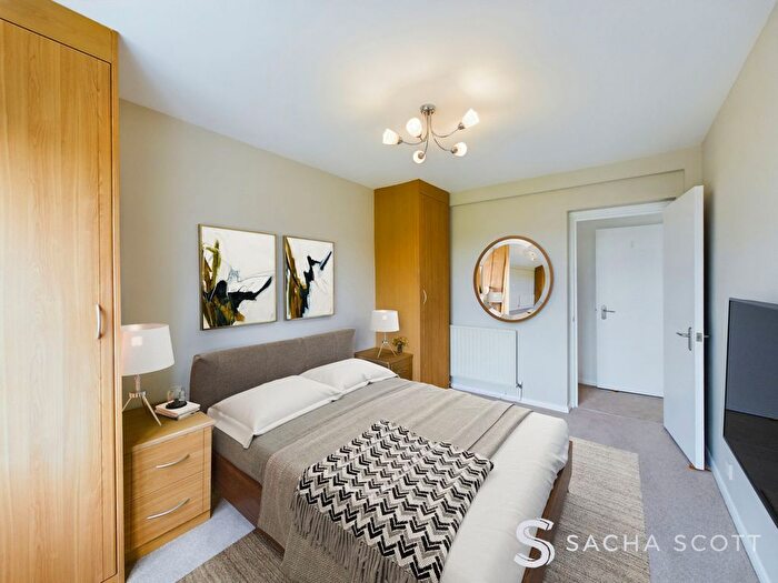 2 Bedroom Flat For Sale In Cranes Drive, Surbiton, KT5