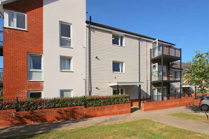 1 Bedroom Flat To Rent In Lexington Drive, Haywards Heath, RH16