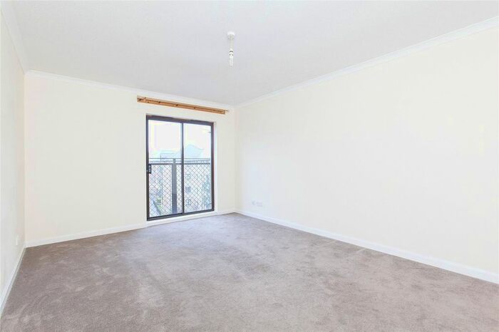 2 Bedroom Flat To Rent In West Silvermills Lane, Edinburgh, EH3