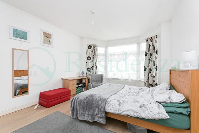 4 Bedroom Terraced House To Rent In Park Avenue, Mitcham, CR4