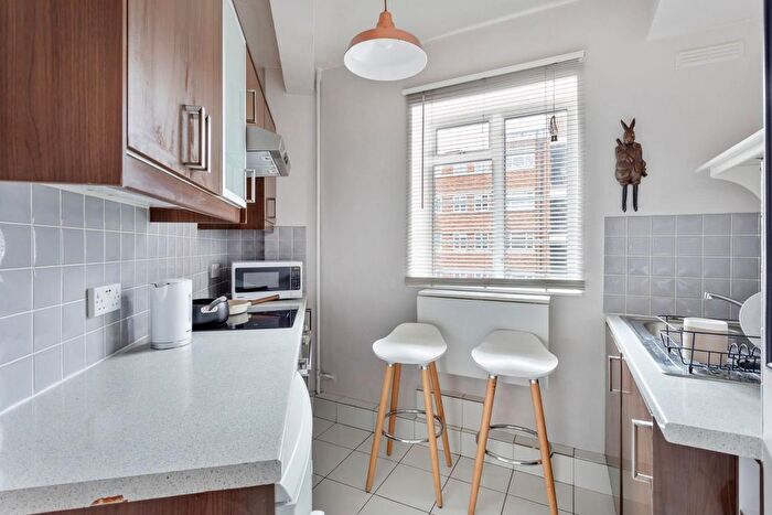 3 Bedroom Flat To Rent In West Kensington Court, Hammersmith, London, W6