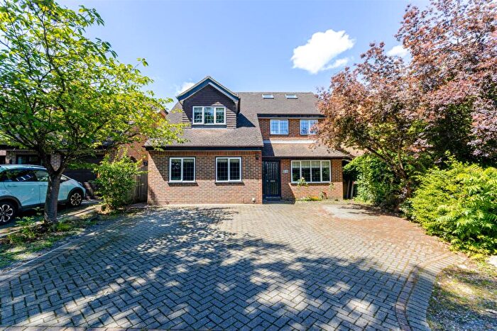 5 Bedroom Detached House For Sale In Gippeswyck Close, Pinner, HA5