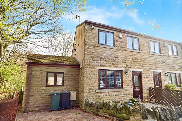 3 Bedroom Semi-Detached House For Sale In Delph Croft View, Keighley, BD21
