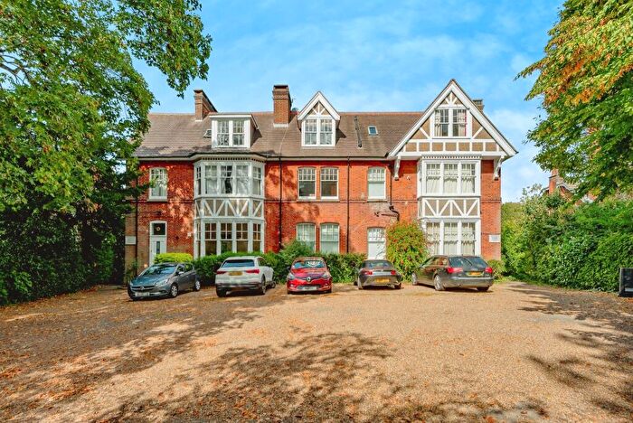 2 Bedroom Apartment For Sale In Doods Road, Reigate, RH2