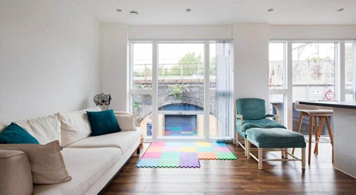 2 Bedroom Flat To Rent In London Lane, London Fields, London, E8