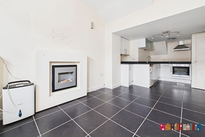 1 Bedroom Property To Rent In Sandes Avenue, Kendal, LA9