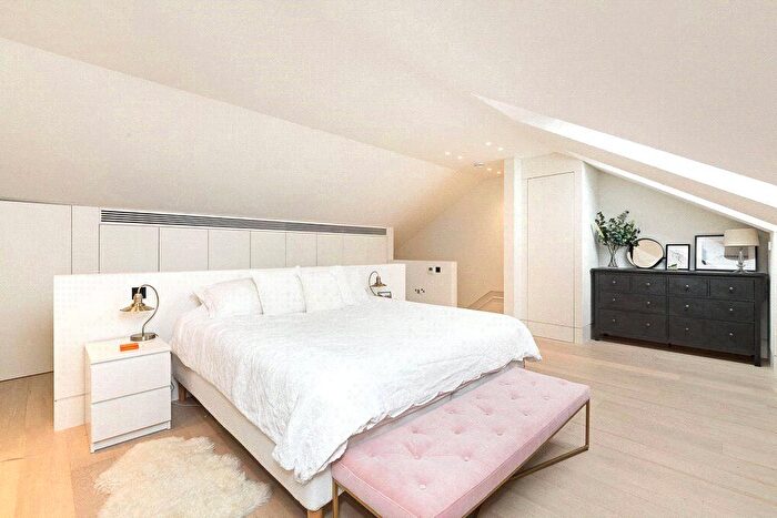 3 Bedroom Flat To Rent In Portobello Road, Notting Hill, W11