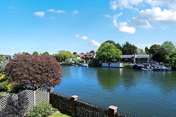 3 Bedroom Detached House For Sale In Old Windsor, Windsor, SL4