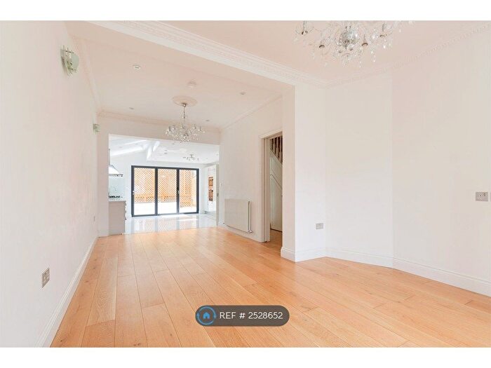 4 Bedroom Terraced House To Rent In Bulwer Street, London, W12