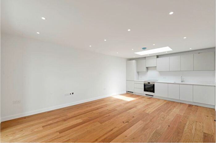 2 Bedroom Flat To Rent In High Street, Tonbridge, TN9