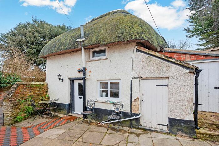 1 Bedroom Detached House For Sale In Gibson Lane, Haddenham, Aylesbury, HP17