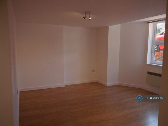 2 Bedroom Maisonette To Rent In Victoria House, Maidenhead, SL6