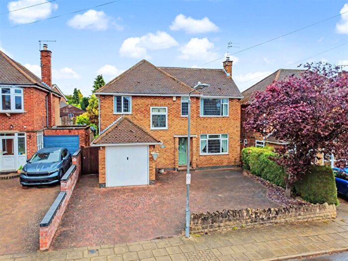 4 Bedroom Detached House For Sale In Thornton Avenue, Redhill, Nottingham, NG5