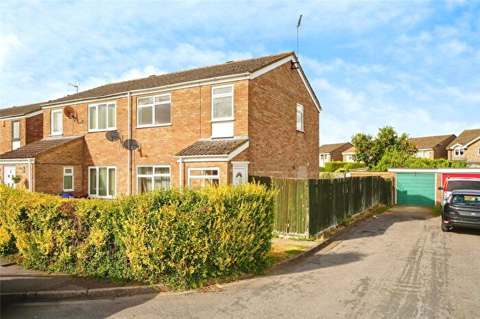 3 Bedroom Semi Detached House For Sale In Dickens Close, Bicester, Oxfordshire, OX26
