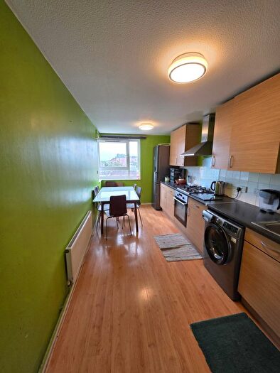 2 Bedroom Flat To Rent In Bower Street, London, E1