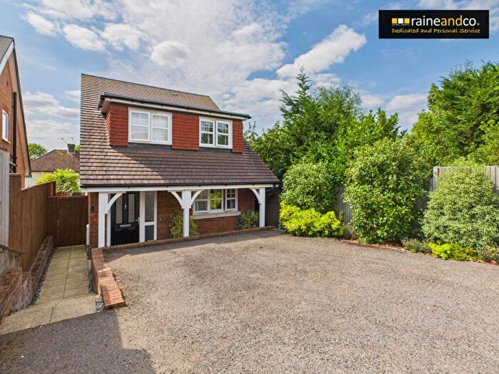 3 Bedroom Detached House For Sale In Birch Grove, Potters Bar, EN6