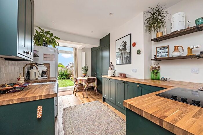 2 Bedroom Flat For Sale In Shanklin Road, Brighton, BN2